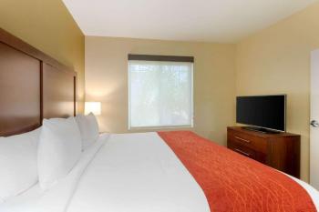 Comfort Inn & Suites Near Ontario Airport
